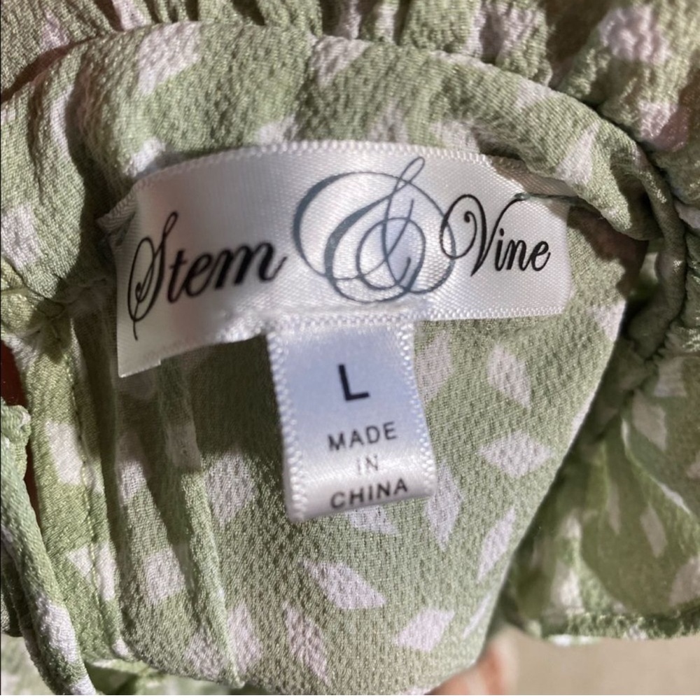 Stem & Vine Flutter sleeve blouse - Picture 4 of 4